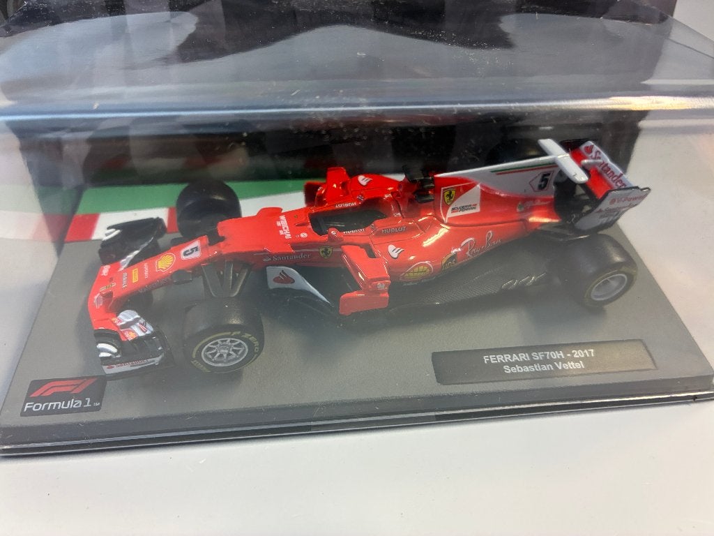 39612: Ferrari SF70H - Sebastian Vettel - 2017 - Atlas 1:43, Auto, Nieuw, Ophalen of Verzenden, Bachsatztstr. 54 D 72131 Ofterdingen, Germany