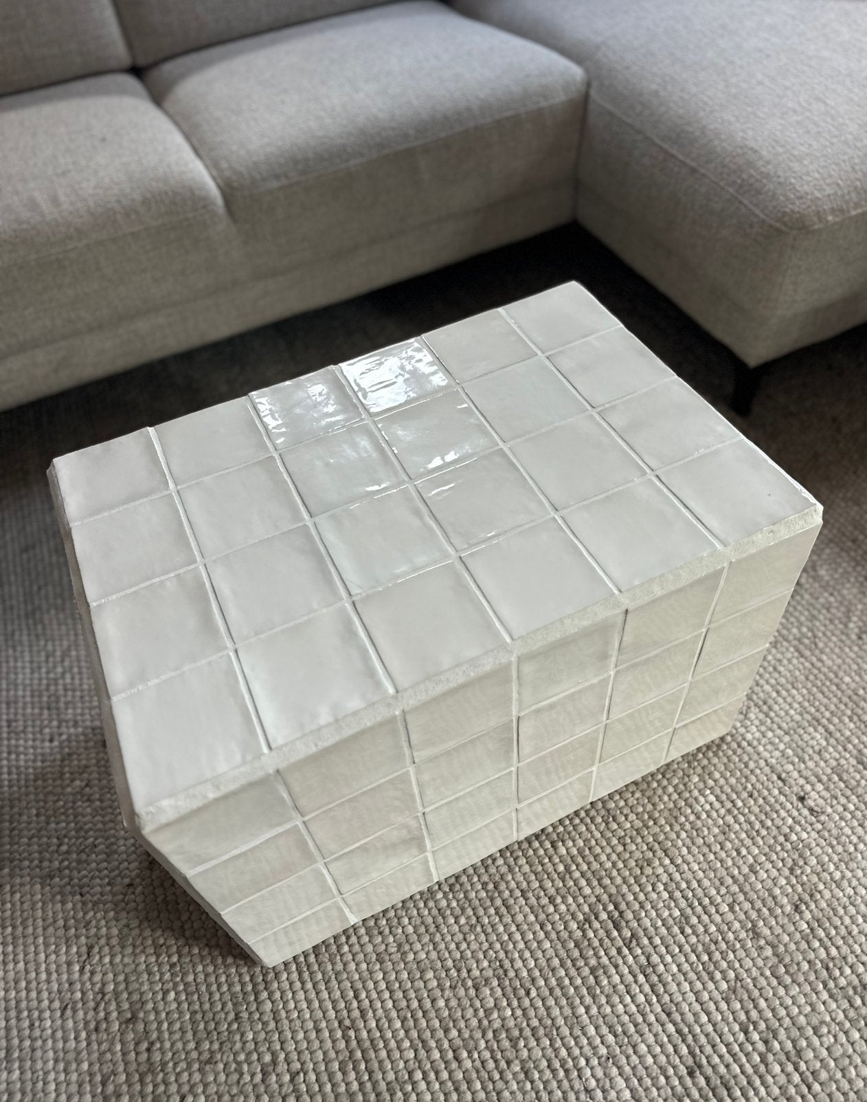 Witte glanzende tegeltafel, Huis en Inrichting, Ophalen, Minder dan 50 cm, 50 tot 100 cm, Zo goed als nieuw