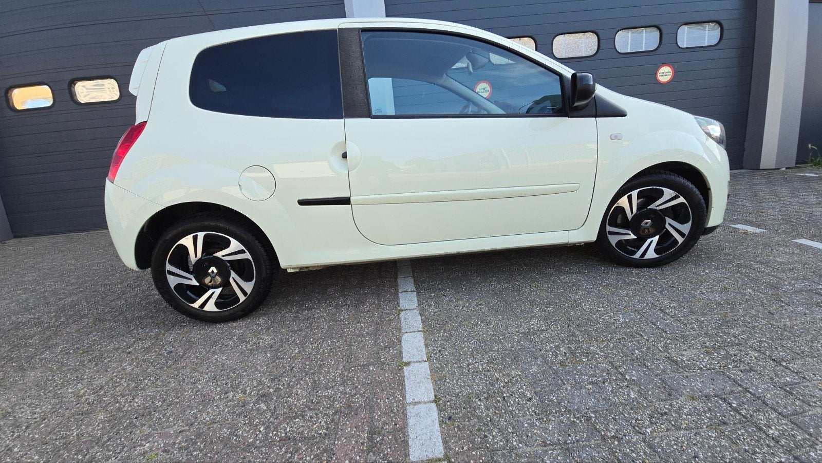 Renault Twingo 1.2 16V 2012 Geel, apk, cruise contrl, Auto's, Renault, Voorwielaandrijving, 839 kg, 74 pk, 4 cilinders