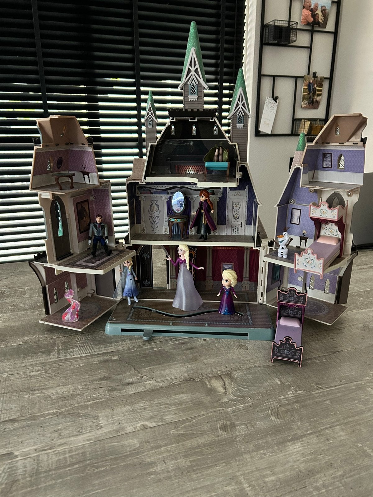 Disneyland Arendelle Kasteel met glitters - Zo goed als nieu, Ophalen, Zo goed als nieuw, Poppenhuis