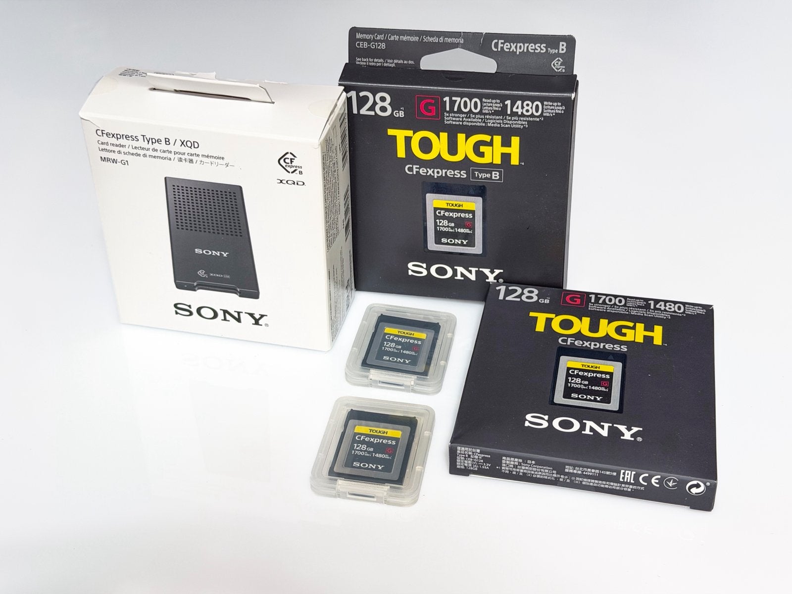 2x Sony CFexpress Type B 128GB en Sony MRW-G1 kaartlezer, CFexpress Type B, Gebruikt, Ophalen of Verzenden, Fotocamera
