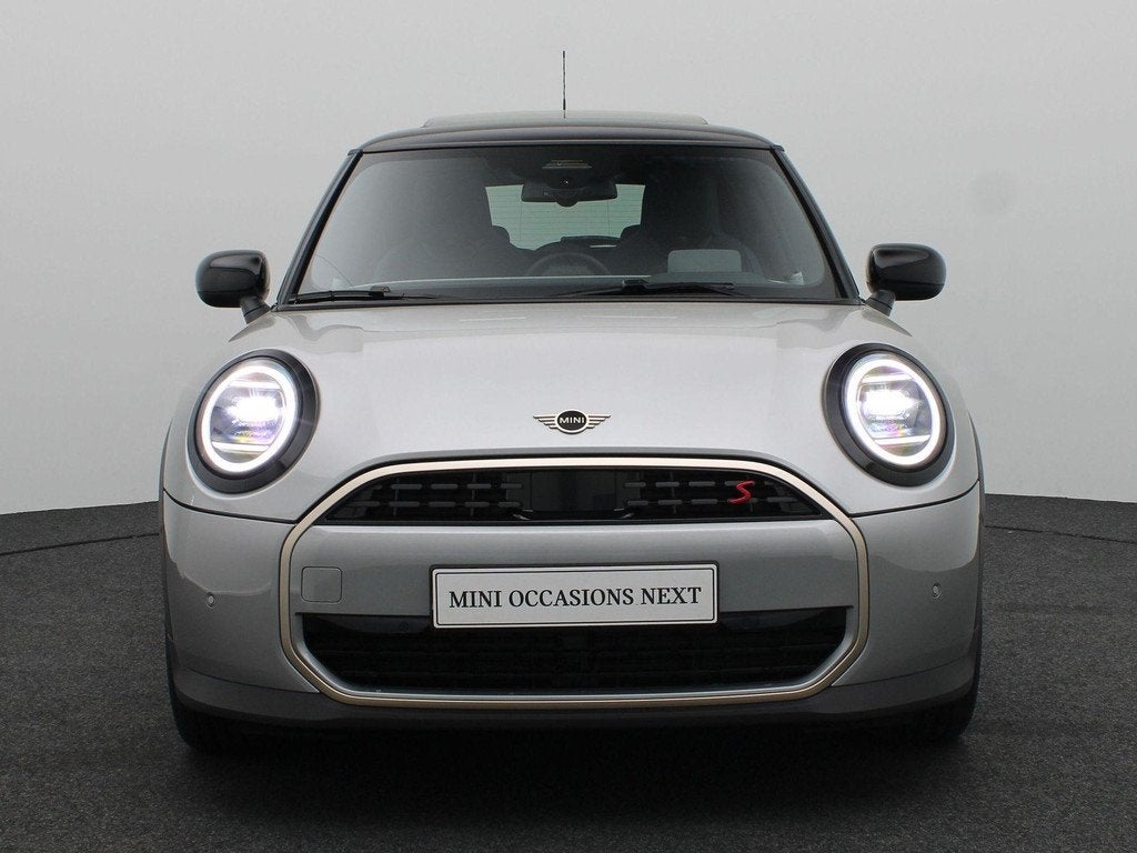 MINI 3-Deurs Cooper S Favoured Trim | Pakket M | Glazen Pano, Auto's, Mini, 1998 cc, Euro 6, 4 cilinders, Met garantie (alle)