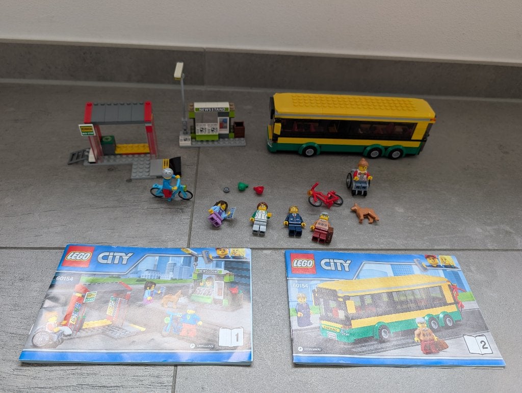 LEGO CITY 60154 - Busstation, Kinderen en Baby's, City, Lego, Compleet, Ophalen of Verzenden