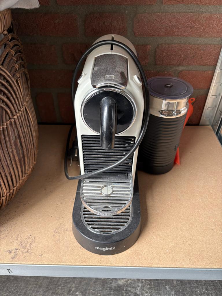 Nespresso Magimix Inissia Koffiezetapparaat met Melkopschuim, Witgoed en Apparatuur, Koffiezetapparaten, Ophalen, Gebruikt, Espresso apparaat