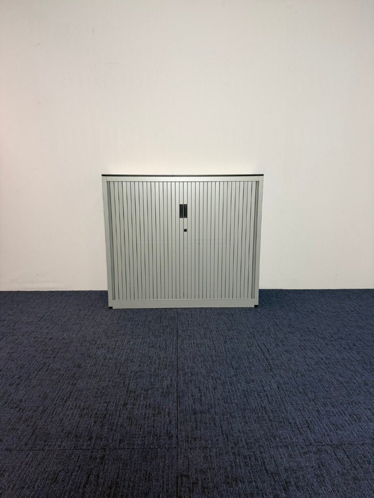 Roldeurkast Aspa, aluminium, H 105 x B 120 x D 47 cm.