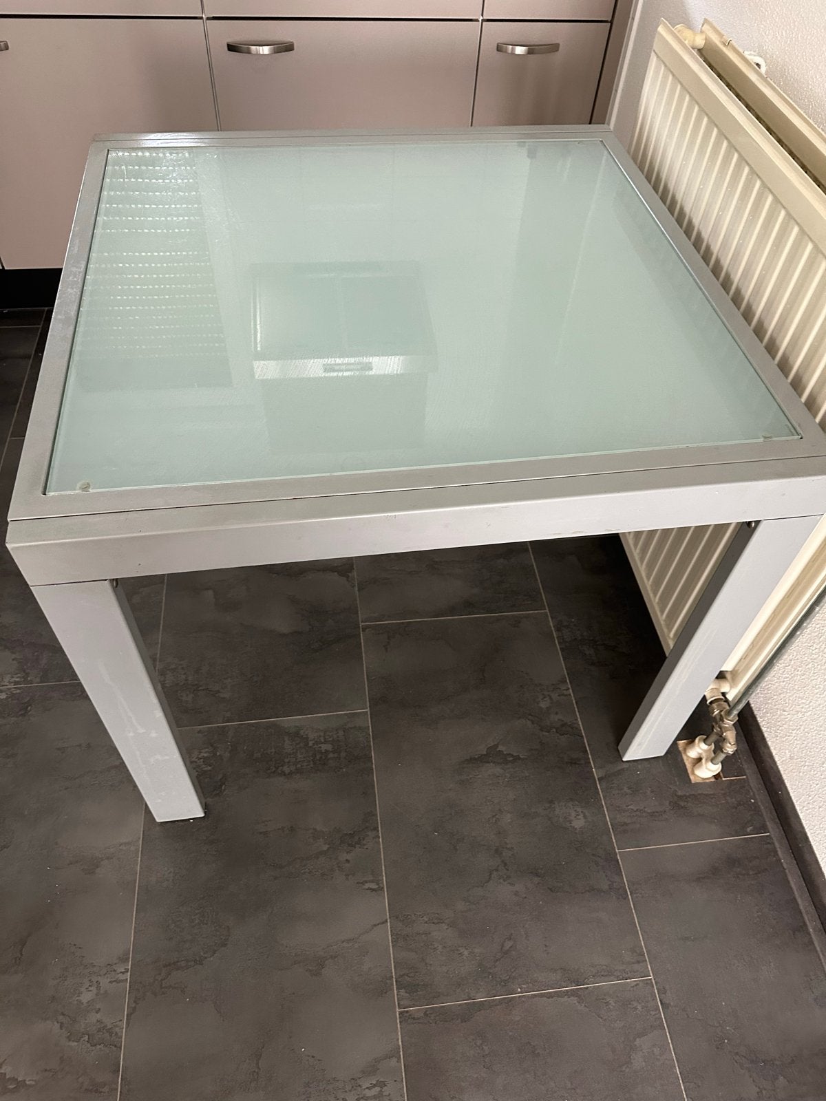 Moderne vierkante tafel met uitschuifbare glazen blad, Huis en Inrichting, Tafels | Eettafels, Ophalen, Gebruikt, 50 tot 100 cm