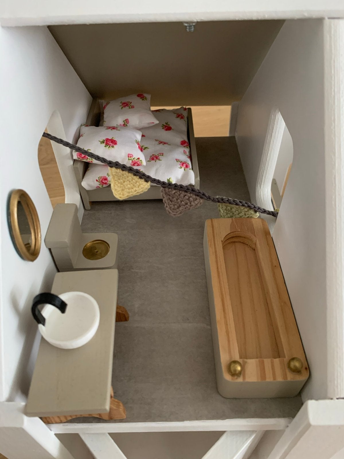 Houten Poppenhuis met Meubels - Zo goed als nieuw, Ophalen, Zo goed als nieuw, Poppenhuis