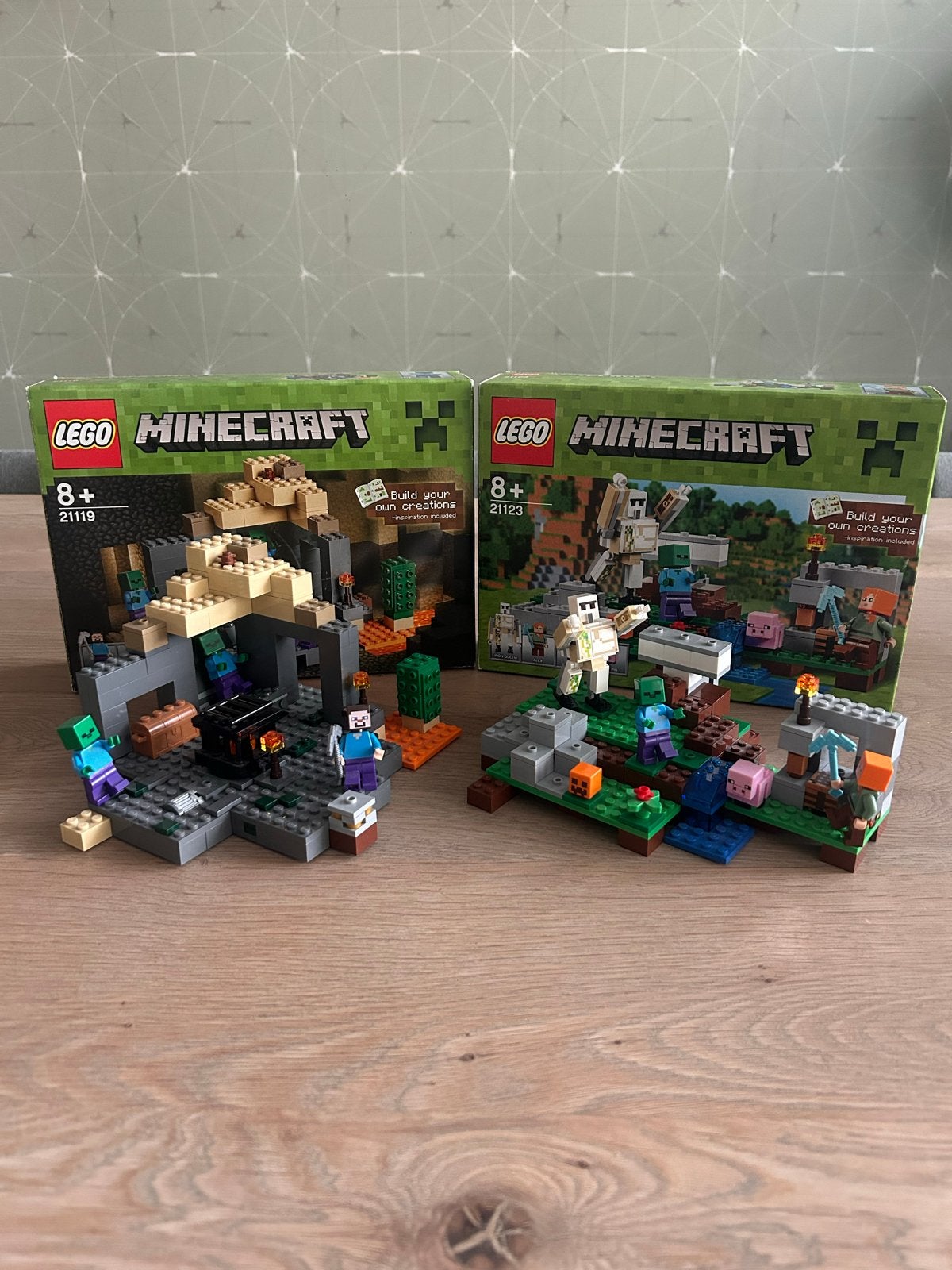 Lego Minecraft sets 21123 en 21119 - Compleet met doos en bo, Minecraft, Lego, Ophalen of Verzenden, Zo goed als nieuw