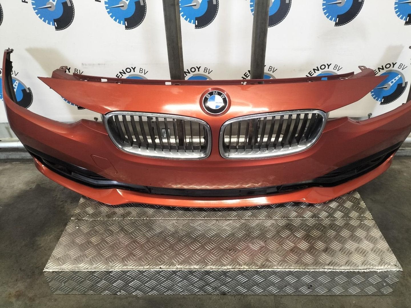 BMW 3 SERIES F31LCI 318D Corp L. Exec VOORBUMPER 2017, Gebruikt, Voor, Ophalen of Verzenden, Bumper