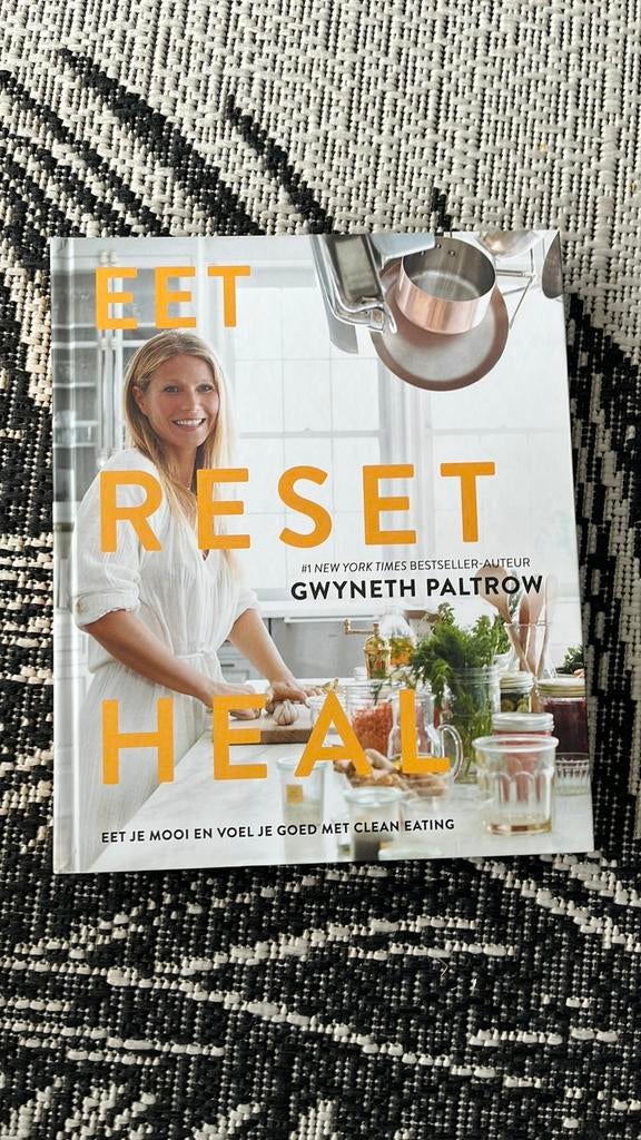 Boek Eet, reset, heal - Gwyneth Paltrow, Ophalen of Verzenden, Zo goed als nieuw