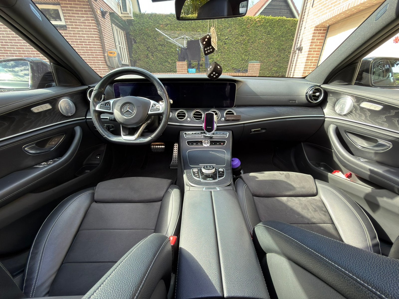 Foto 21 van Mercedes-Benz E 200 | BRABUS/AMG styling | MAT ZWART |