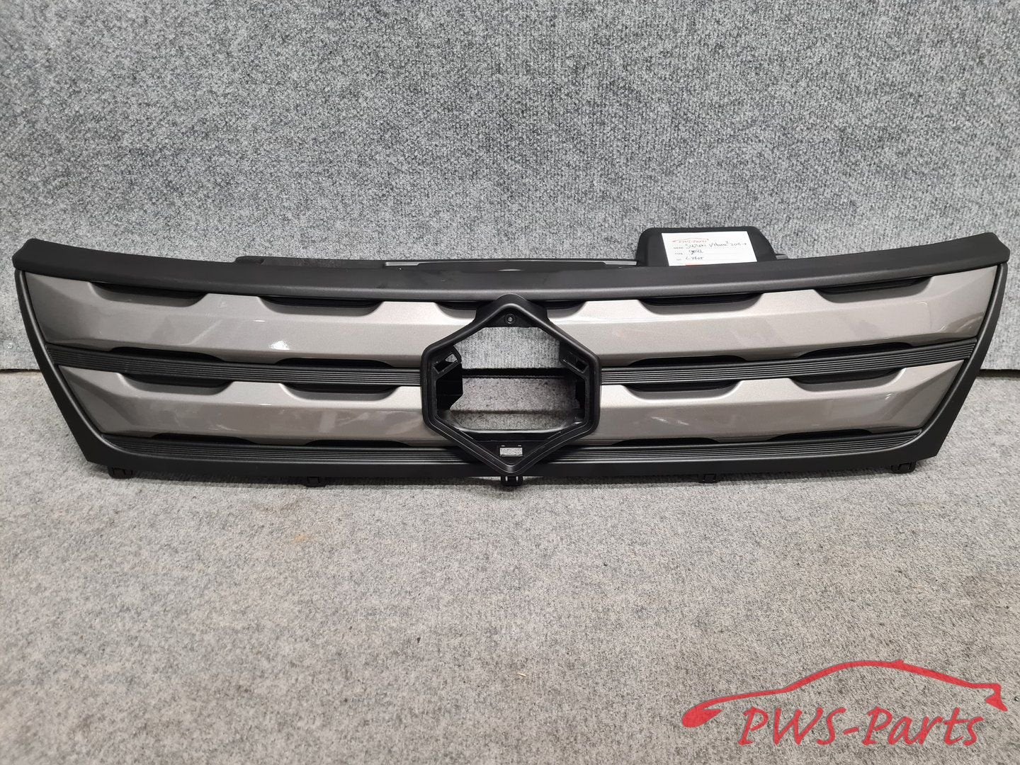 SUZUKI VITARA 3 VANAF 2015 GRILL ORIGINEEL, Auto-onderdelen, Gebruikt, -, -, Ophalen of Verzenden