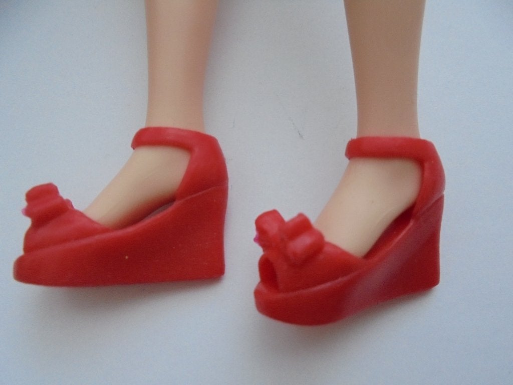 barbie schoenen plat strikje mooi rood nieuw, Ophalen of Verzenden, Nieuw, Barbie