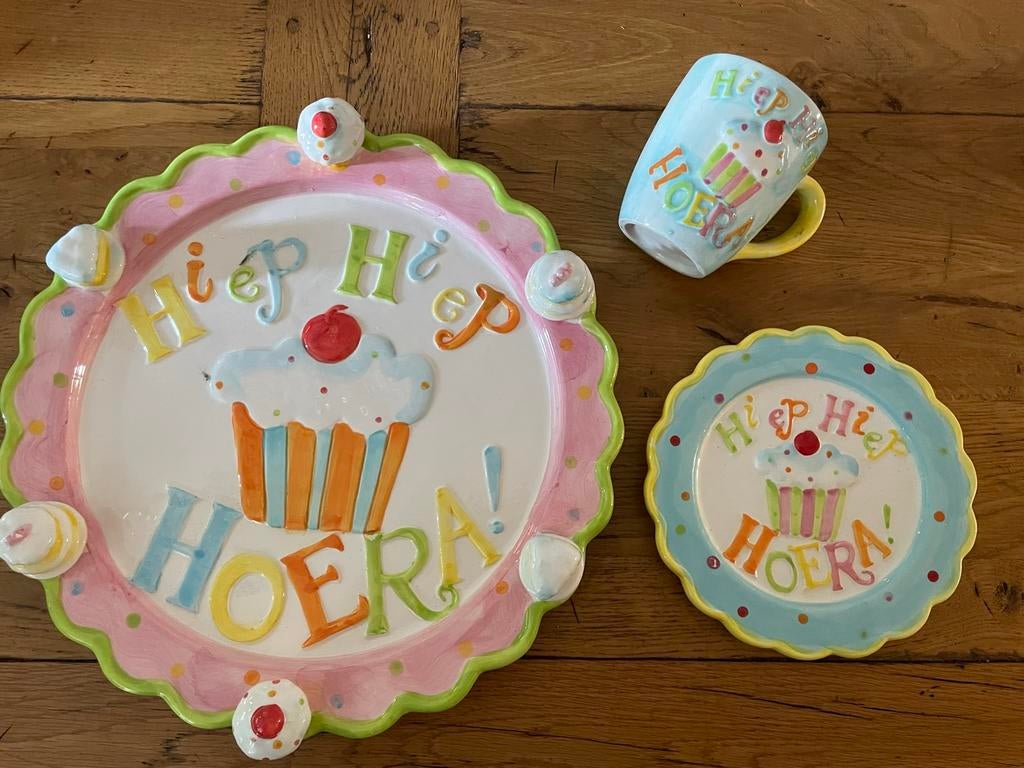 Vrolijk taart bord. Schotel en mok, Ophalen of Verzenden, Zo goed als nieuw, Versiering, Verjaardag