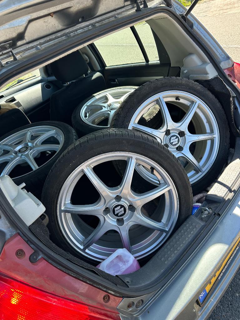 Suzuki 17 inch velgen inclusief winterbanden, Auto-onderdelen, Banden en Velgen, Ophalen, Velg(en), 17 inch, Personenwagen