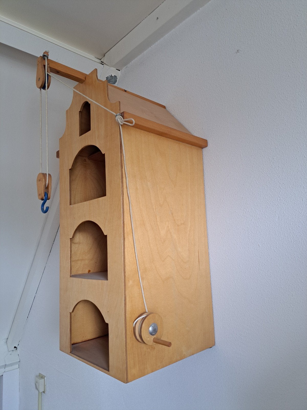 Houten grachtenpand met katrollen - Knutselwerk, Ophalen, Gebruikt