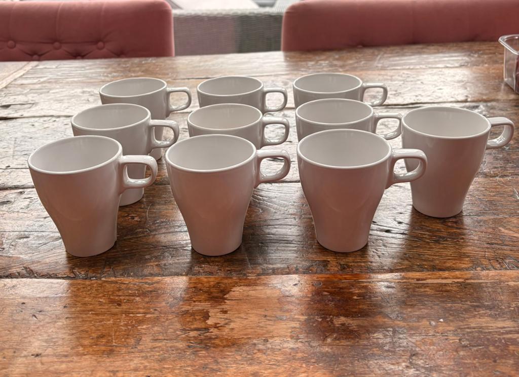 10 kopjes koffie , thee melk enz wit, Ophalen, Zo goed als nieuw, Overige stijlen, Kop(pen) en/of Schotel(s)