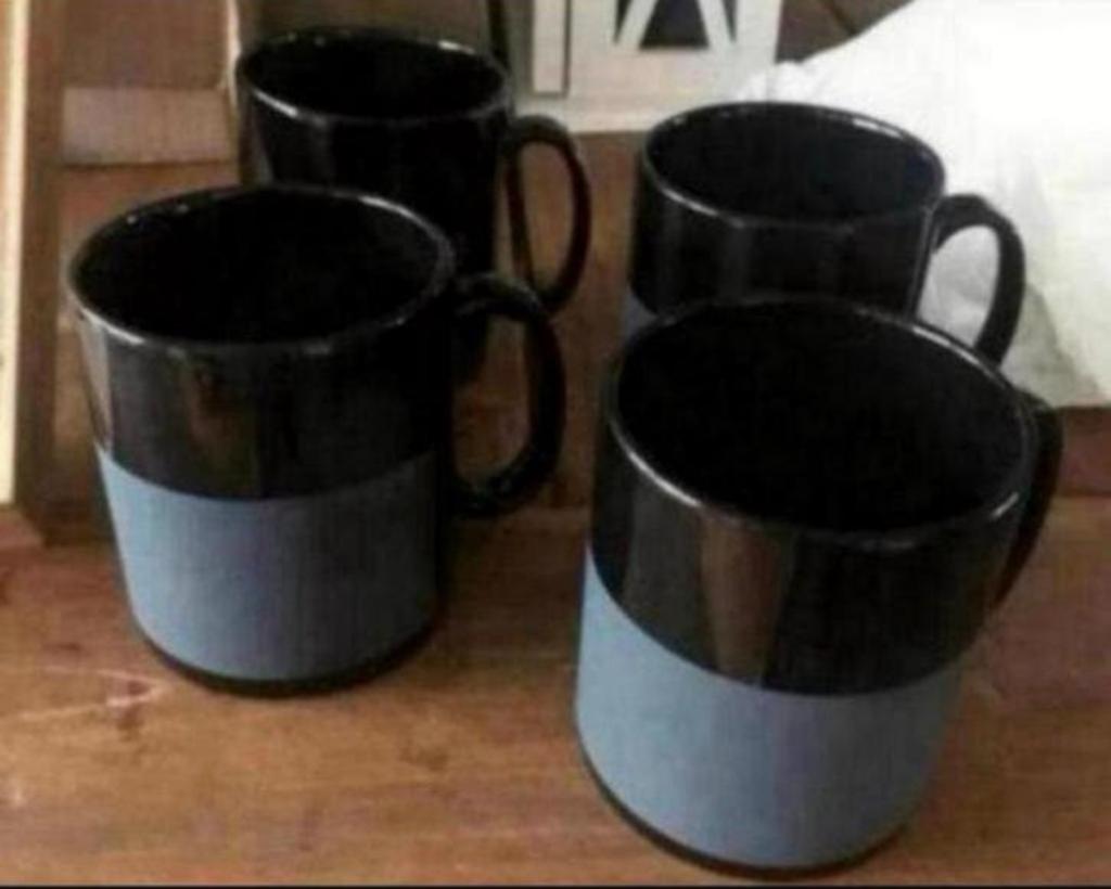 Connecting Cups 4 st. Theemokken / Thee Mokken op rek NIEUW, Overige materialen, Ophalen of Verzenden, Zo goed als nieuw, Overige stijlen