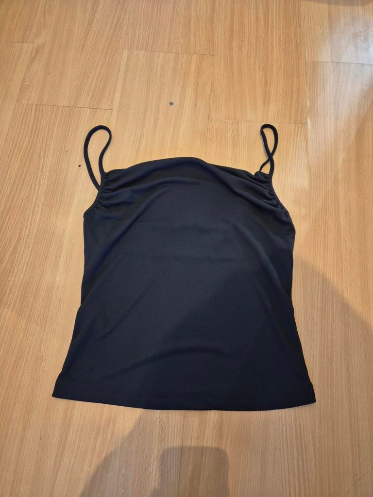 Zwarte Mango top met spaghettibandjes, maat S, Kleding | Dames, Tops, Mango, Zwart, Ophalen of Verzenden, Zo goed als nieuw