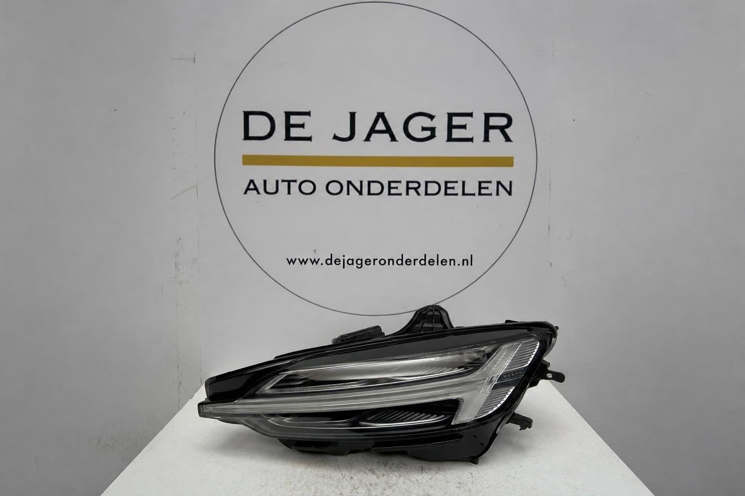 Volvo S60/V60 SPA Full LED koplamp links 32228809, Gebruikt, Gunnar Engellaus vag 8
405 31  Gothenburg, SE, Info@volvocars.com