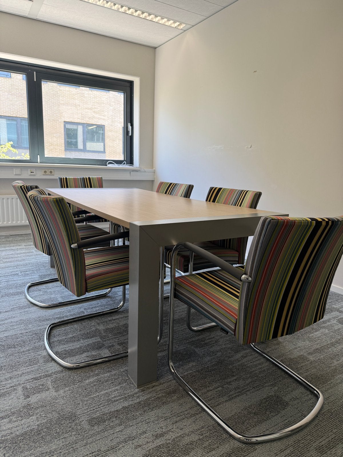 Kembo vergadertafel inclusief 6 Kembo stoelen, Ophalen, Overige kleuren, Zo goed als nieuw, Stof