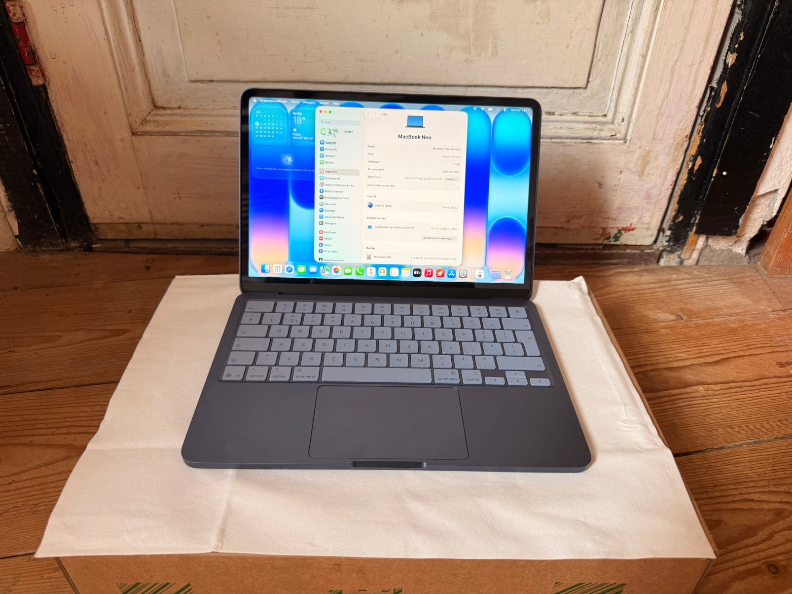 Macbook neo met apple care 256gb indigo, Computers en Software, Apple Macbooks, Qwerty, 8 GB, 13 inch, Nieuw