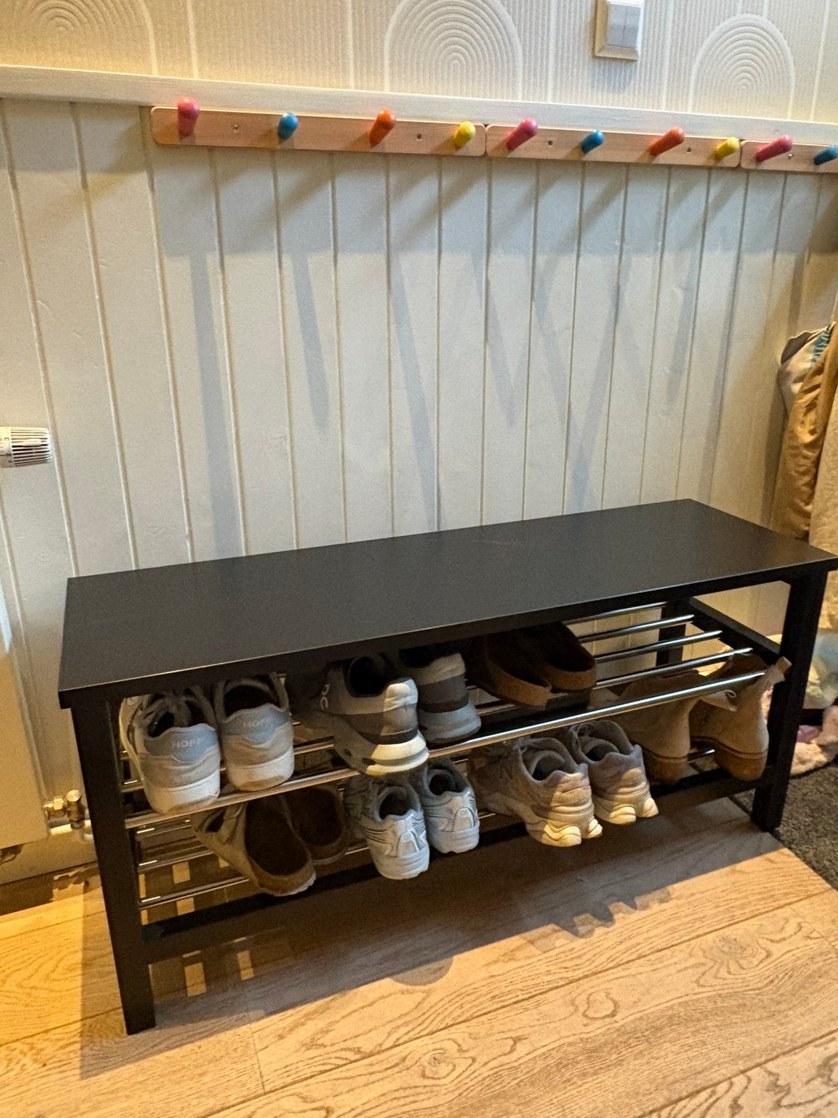IKEA TJUSIG schoenenrek / bankje - Zwart, Ophalen, Zo goed als nieuw