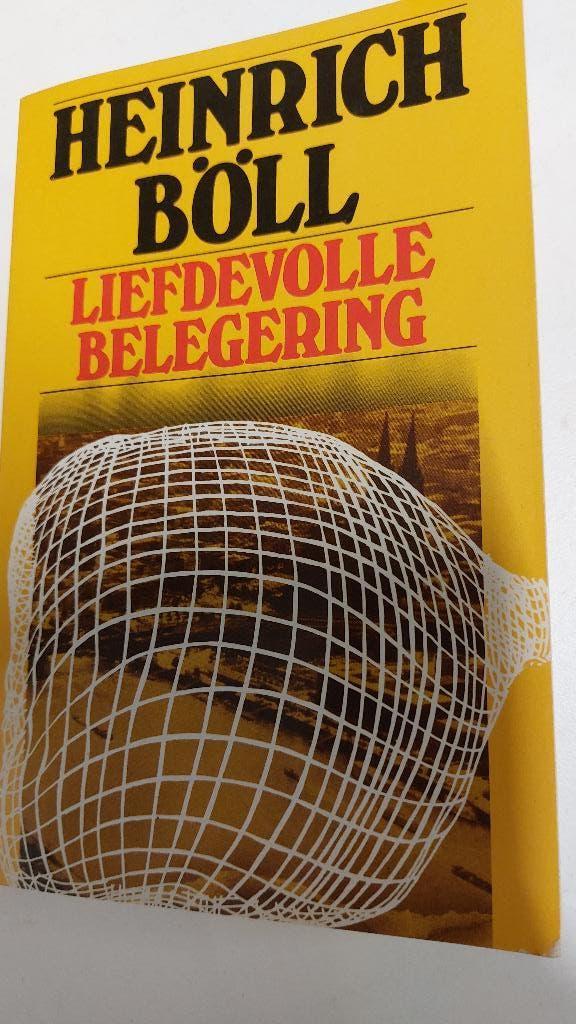 Liefdevolle Belegering - Heinrich Böll, Boeken, Detectives, Gelezen, Ophalen of Verzenden