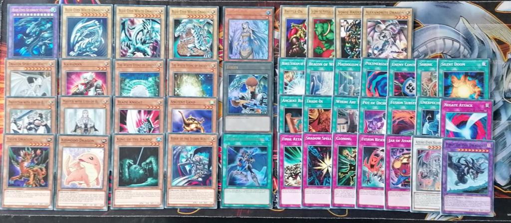 Seto Kaiba's Blue-Eyes White Dragon Deck - Yu-Gi-Oh, Hobby en Vrije tijd, Verzamelkaartspellen | Yu-gi-Oh!, Ophalen of Verzenden