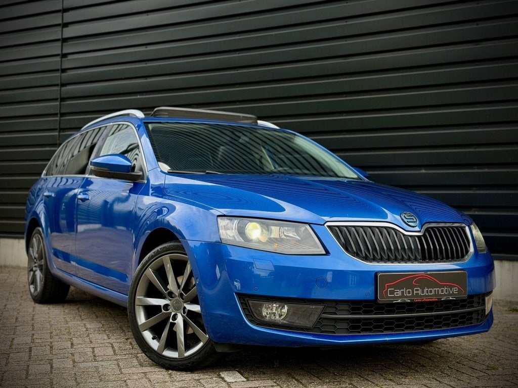 Skoda Octavia Combi 2.0 TDI 150PK! AUT|PANO|CAMERA|CARPLAY|K, Auto's, Skoda, Gebruikt, 4 cilinders, 150 pk, Blauw