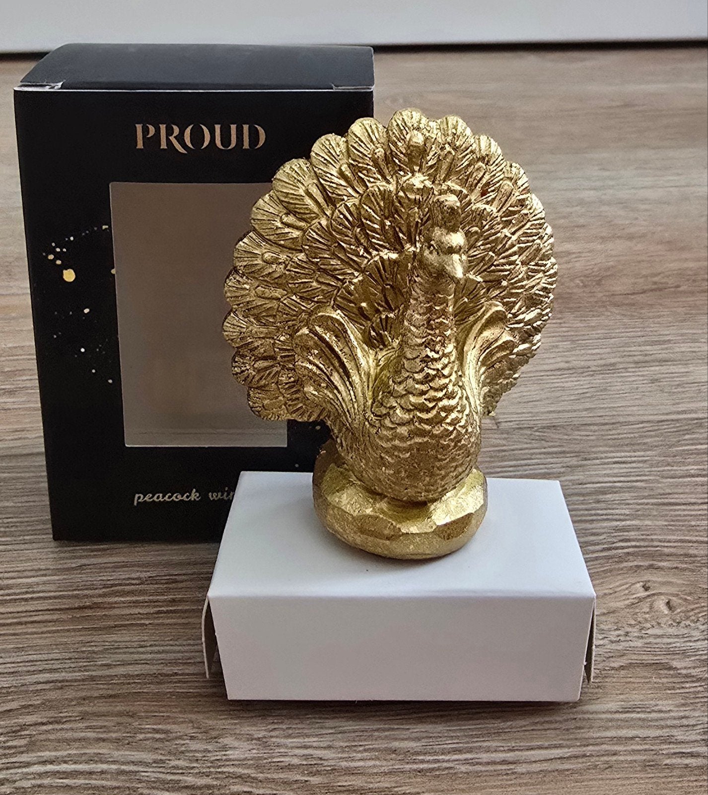 Goudkleurige pauw wijnstop van polyresin en kurk, Nieuw, Ophalen of Verzenden, Natuurlijk materiaal, Goud
