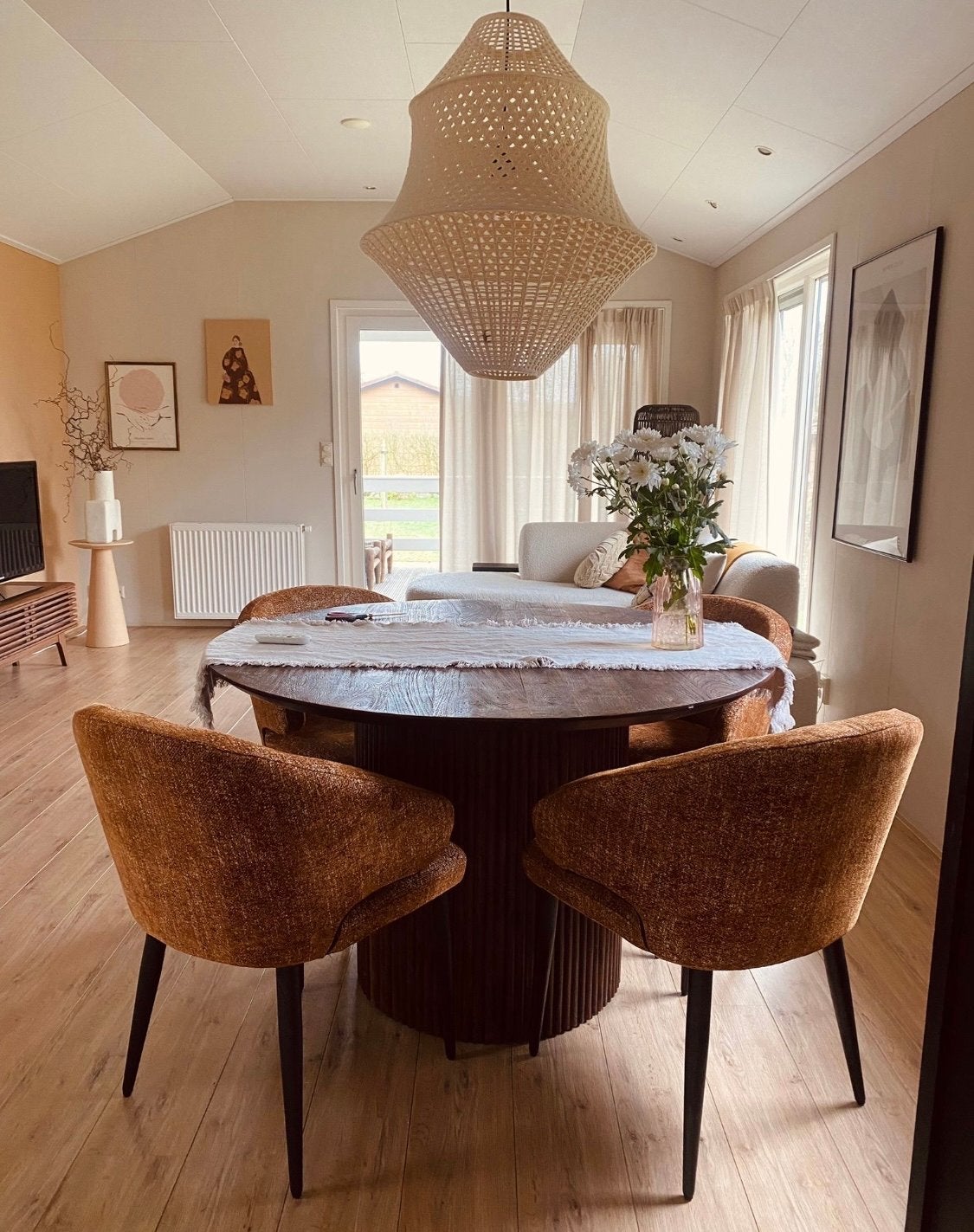 Set van 4 moderne eetkamerstoelen - Bruin stof, Bruin, Ophalen of Verzenden, Zo goed als nieuw, Vier