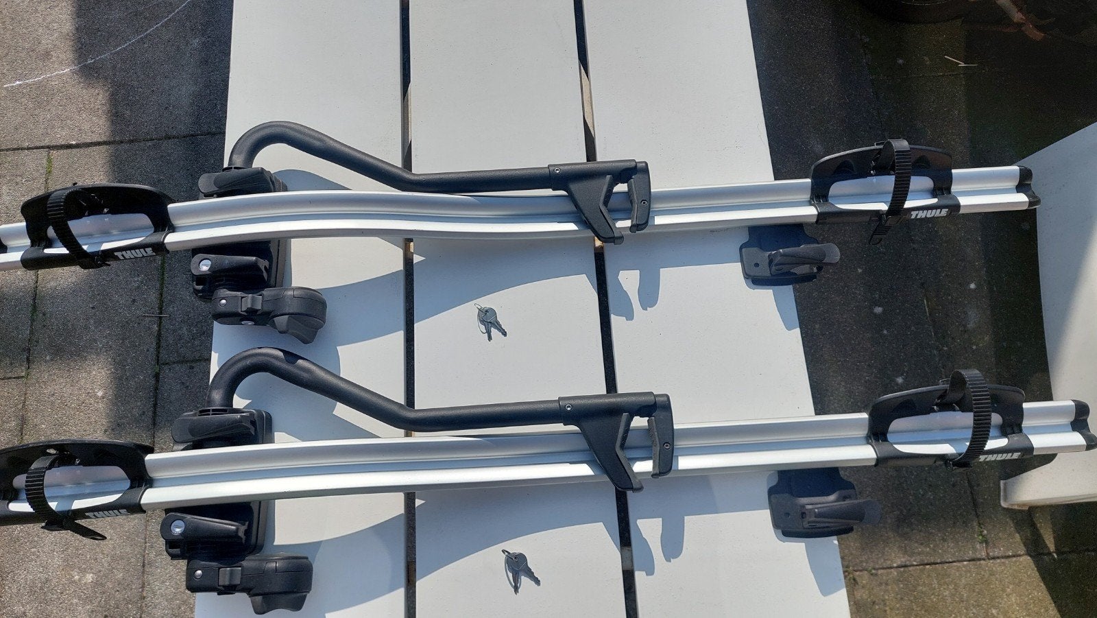 Thule ProRide 591 (2 stuks) fietsdragers voor op het dak, Ophalen, Elektrische fiets, Zo goed als nieuw, Dakdrager