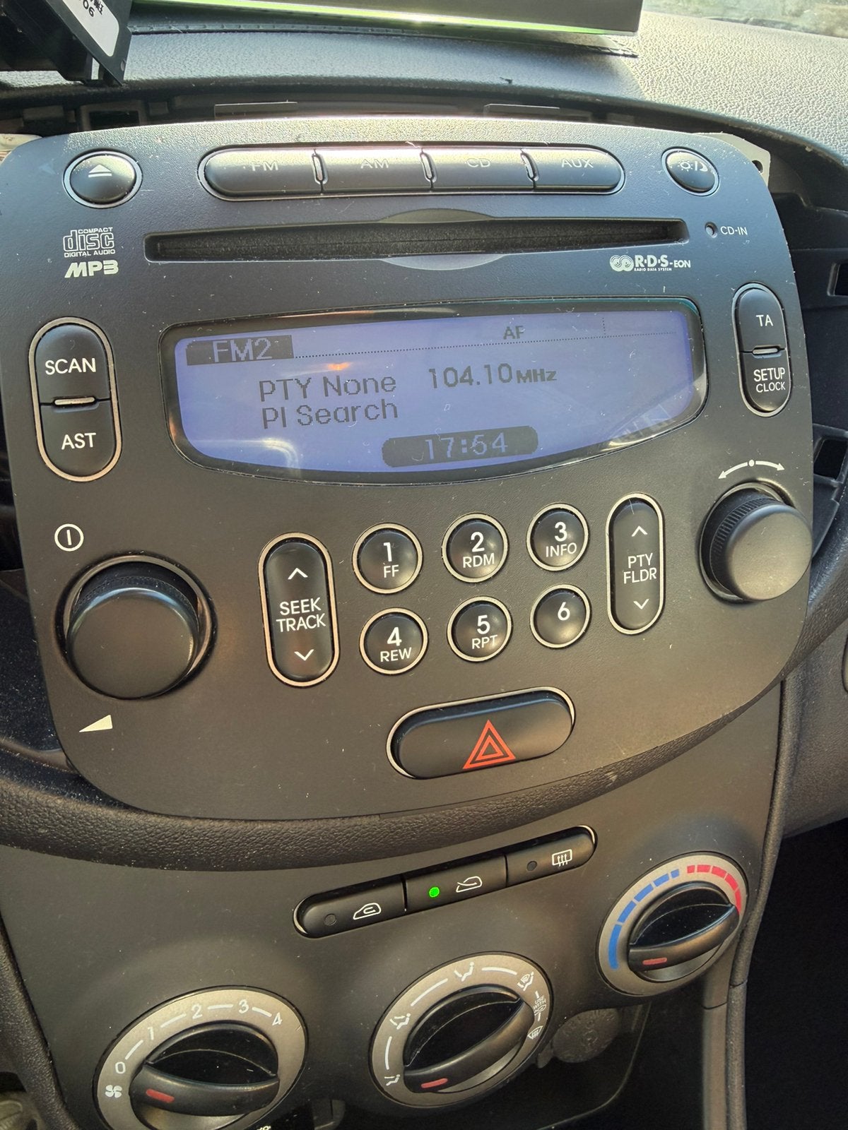 Hyundai i10 2008-2013 OEM autoradio, Auto diversen, Autoradio's, Zo goed als nieuw, Ophalen of Verzenden
