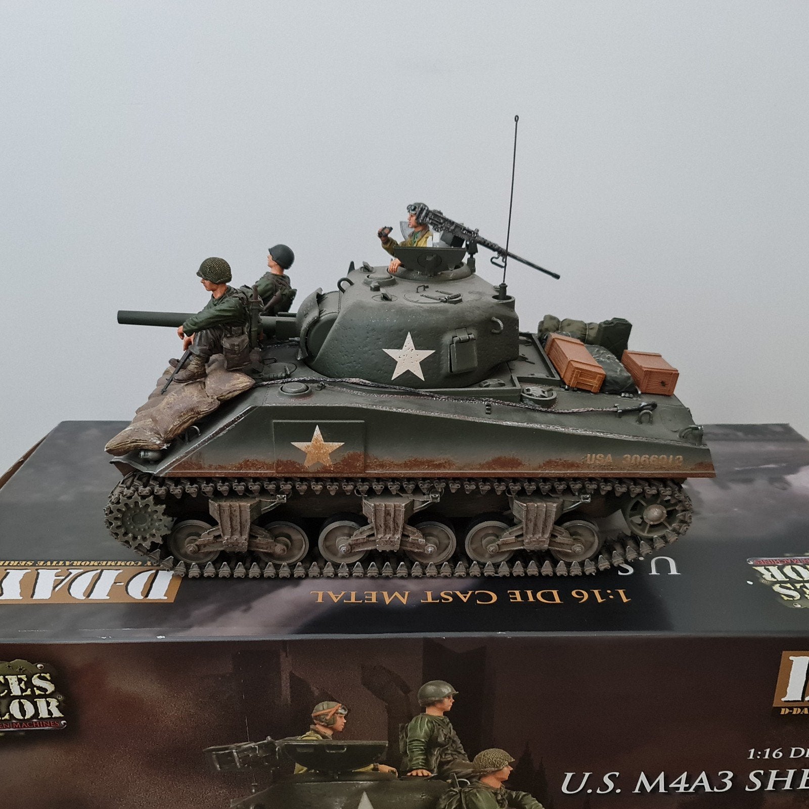 Forces of valor extreem metal Sherman M4A3 1/16 scale, Ophalen of Verzenden, Groter dan 1:35