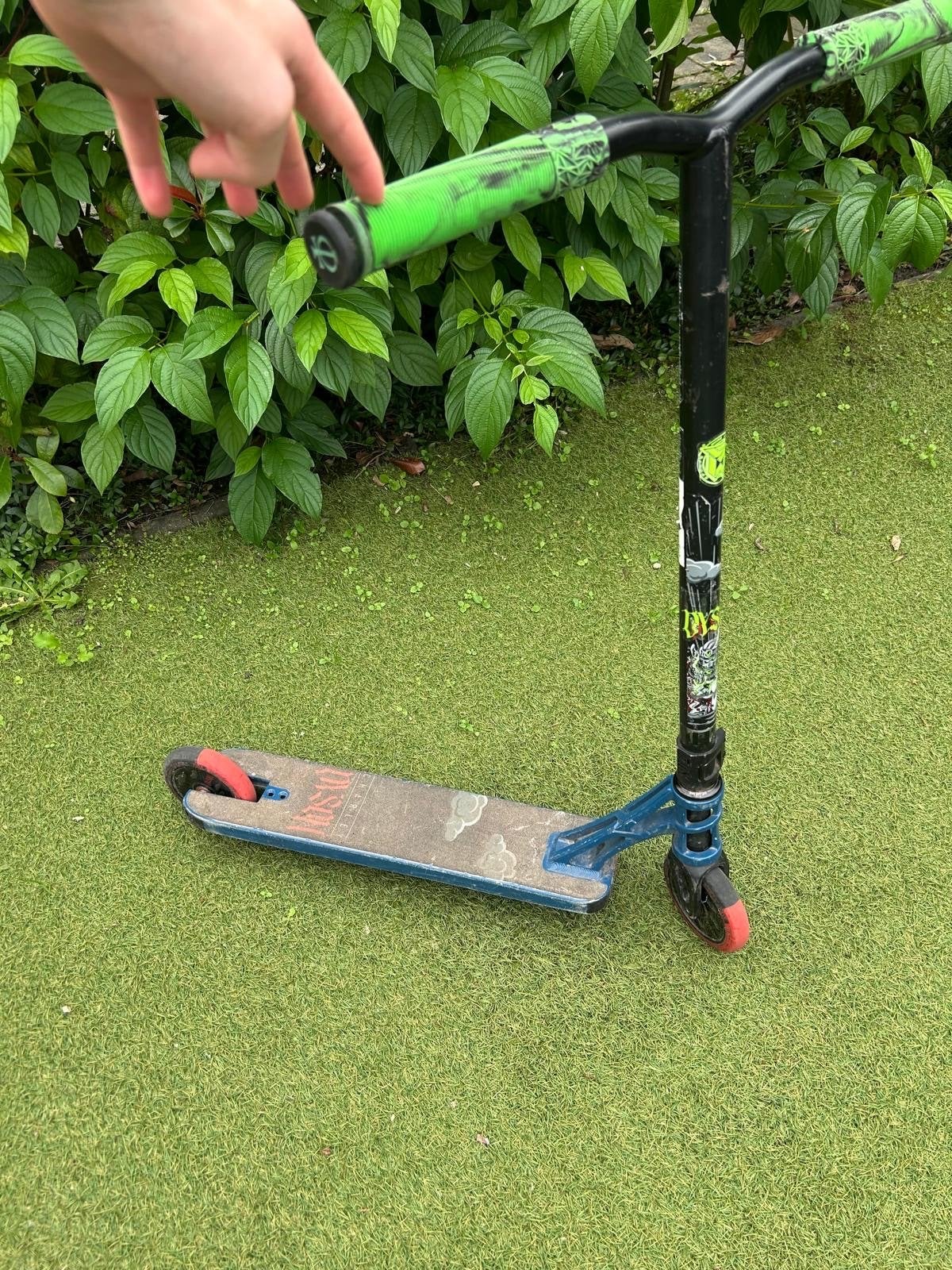 Stuntstep met groene handvatten en blauw deck, Ophalen, Gebruikt, Gewone step