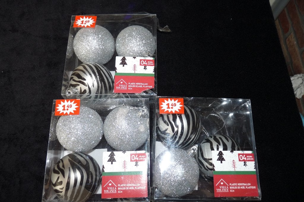 als nieuw 3 doosjes (11 st.) kunststof kerstballen zebra +, Ophalen of Verzenden, Zo goed als nieuw