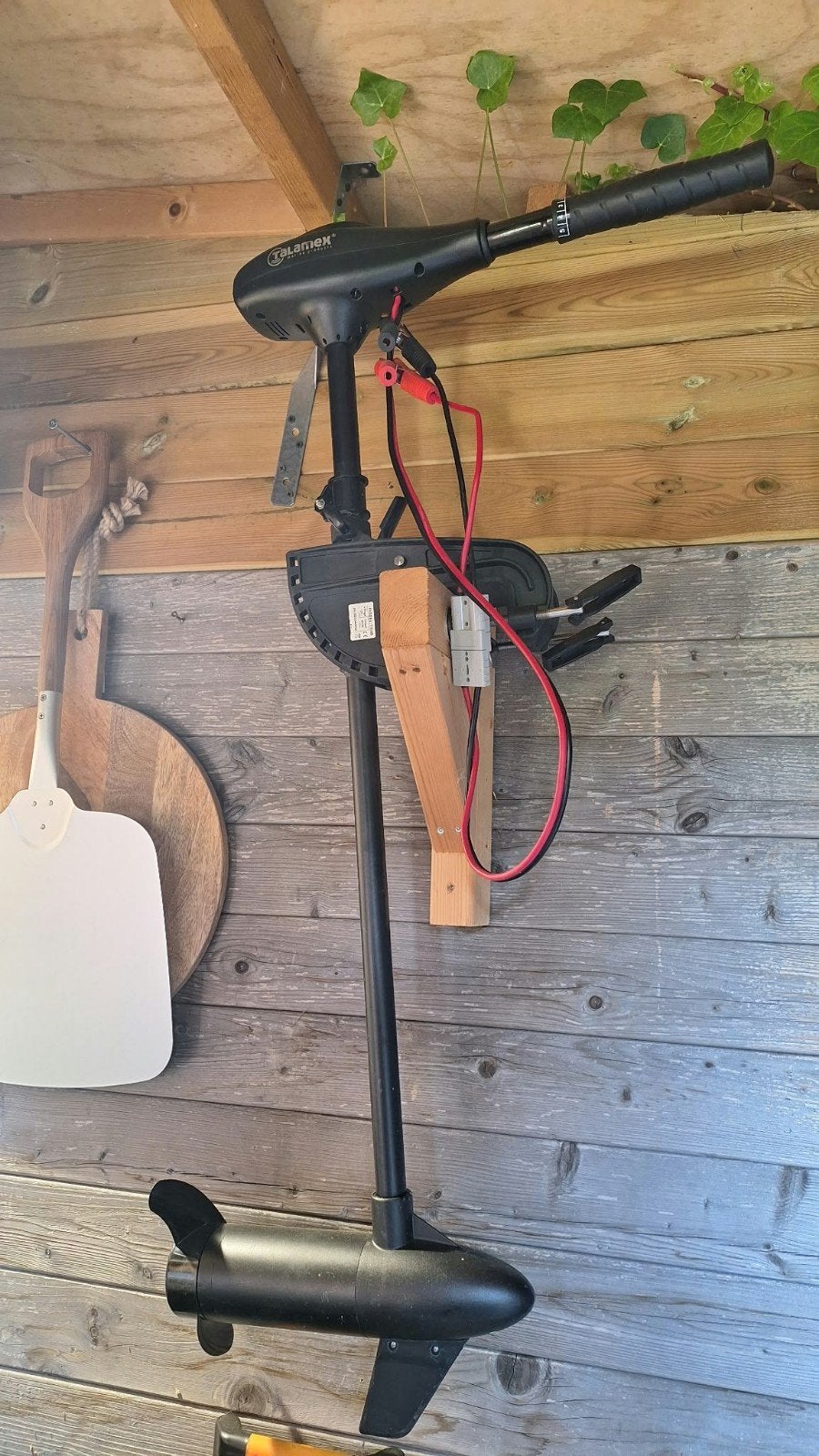 Fluister motor + accu + oplader, Watersport en Boten, Zo goed als nieuw
