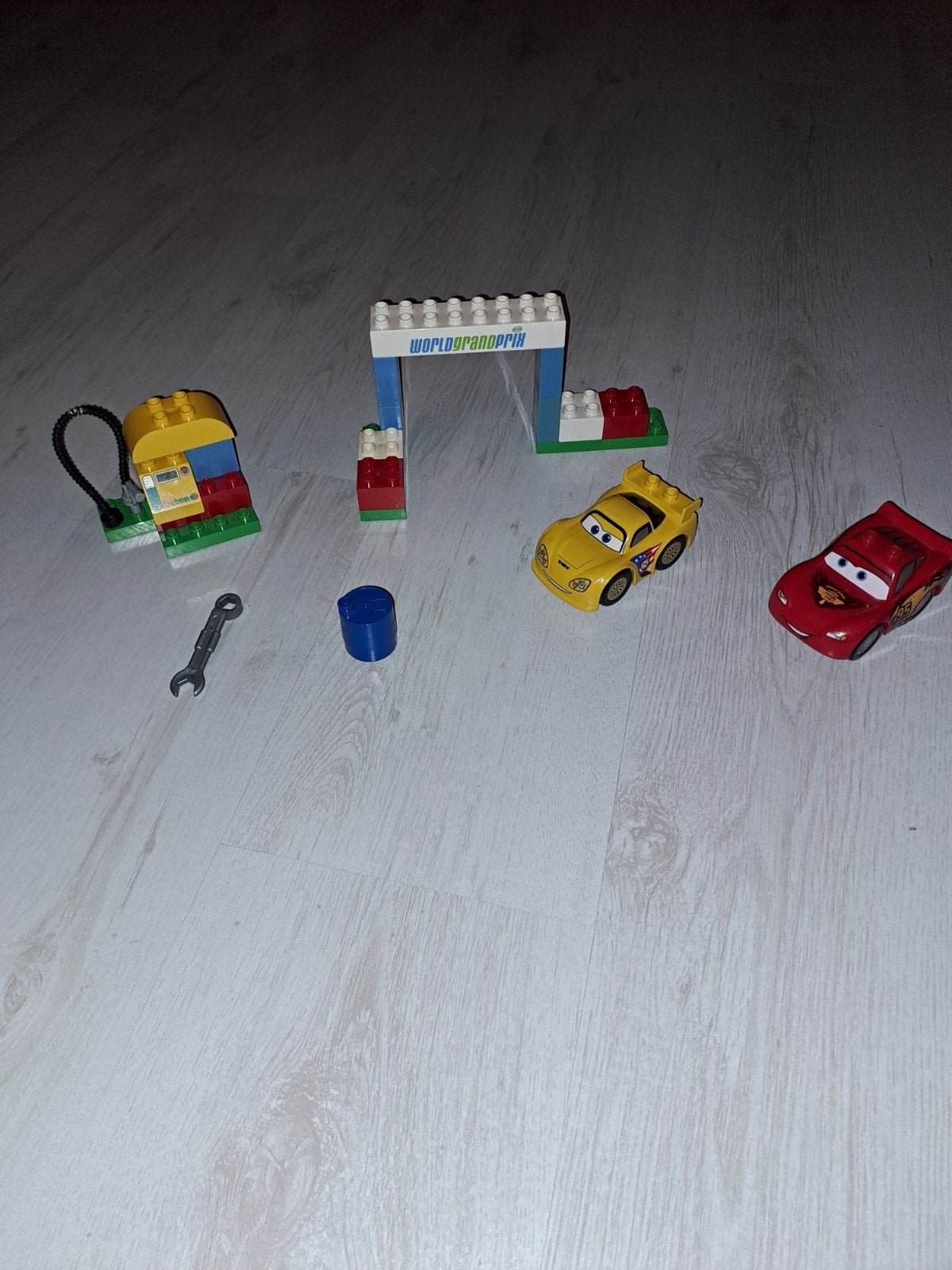 Lego Duplo Cars 6133 Race Day met Bliksem McQueen