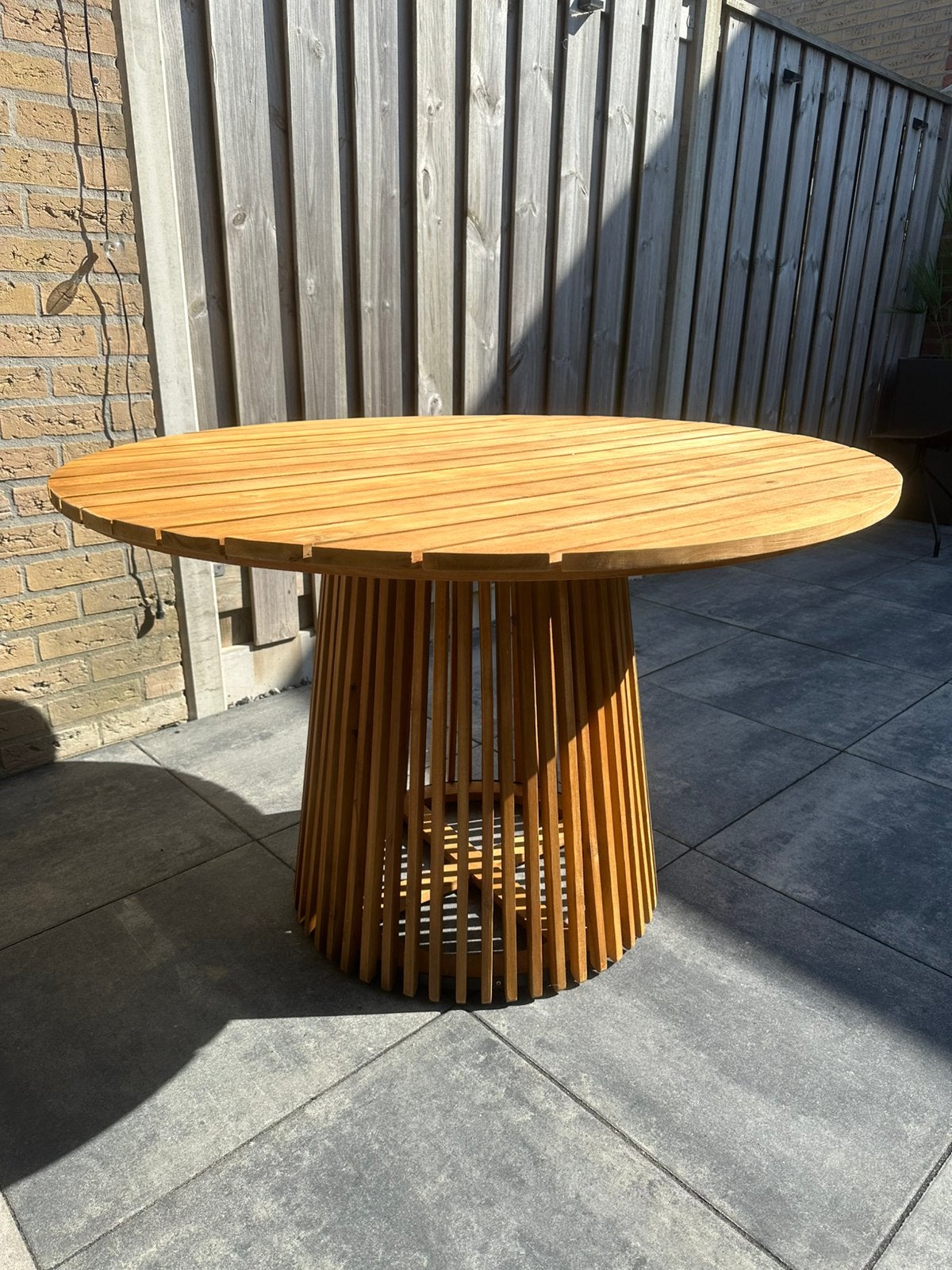 Ronde tuintafel Acacia hout 4 tot 6 personen 120 cm, Ophalen, Zo goed als nieuw
