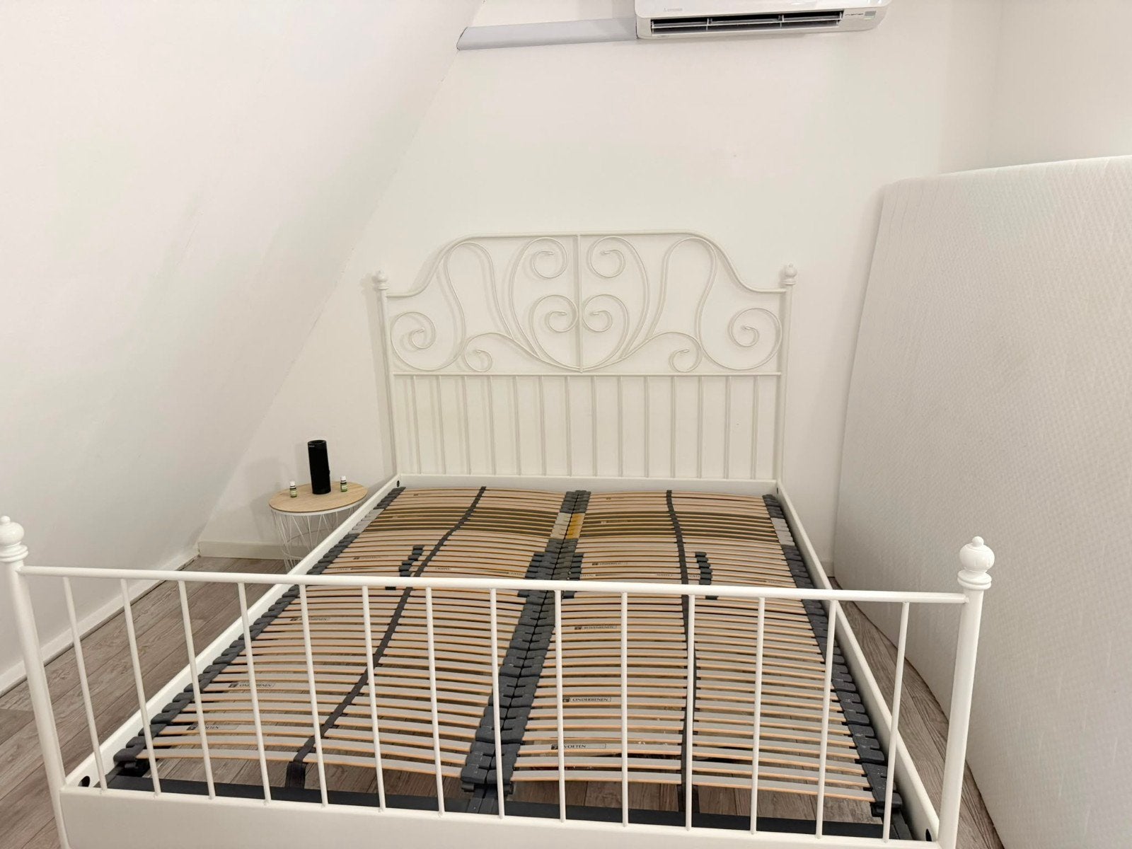 Ikea leirvik white metal bed  inc. met bossflex lattenbodem, Huis en Inrichting, Slaapkamer | Bedden, Eenpersoons, Wit, Ophalen of Verzenden