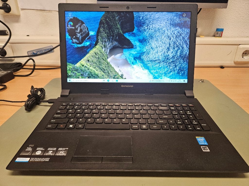 Lenovo B50 15 inch i3 / 8GB / Windows 10, Ophalen, 2 tot 3 Ghz, 8 GB, SSD