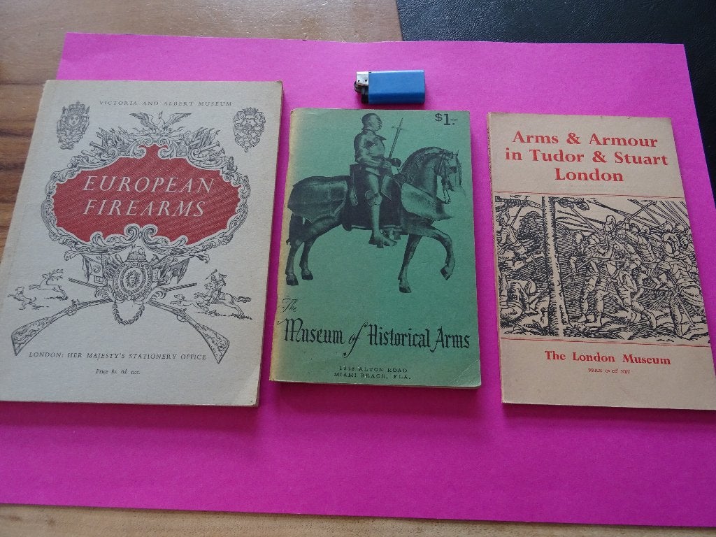 3 BOEKJES ANTIEKE WAPENS PISTOOL HARNAS SABEL REVOLVER, Ophalen of Verzenden, Overige soorten, Overige gebieden, Overige typen