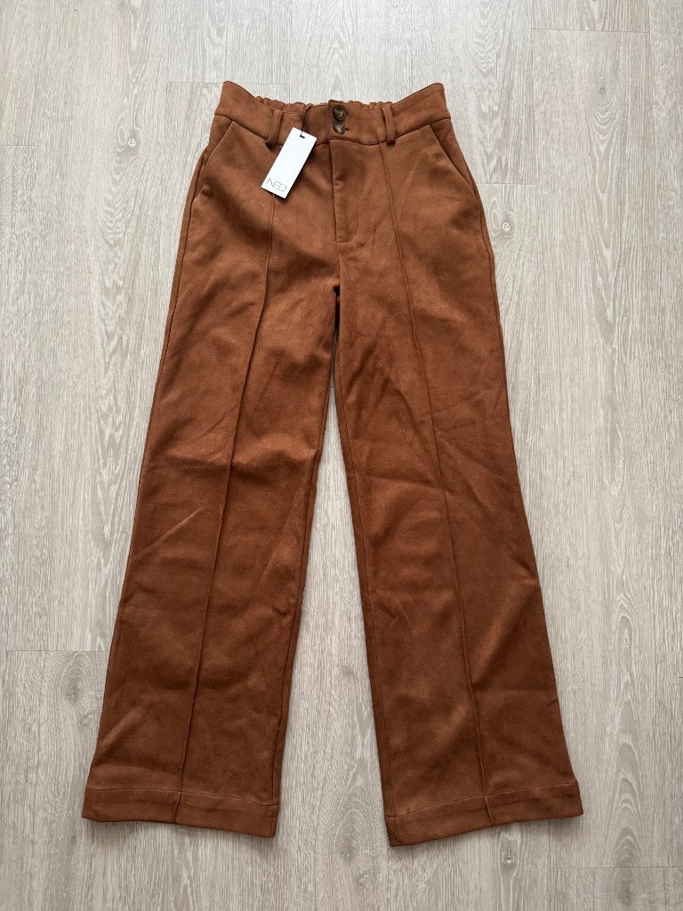 NED Dutch Fashion suède bruine dames pantalon Pilar (maat S), Kleding | Dames, Broeken en Pantalons, Bruin, Verzenden, Nieuw, NED