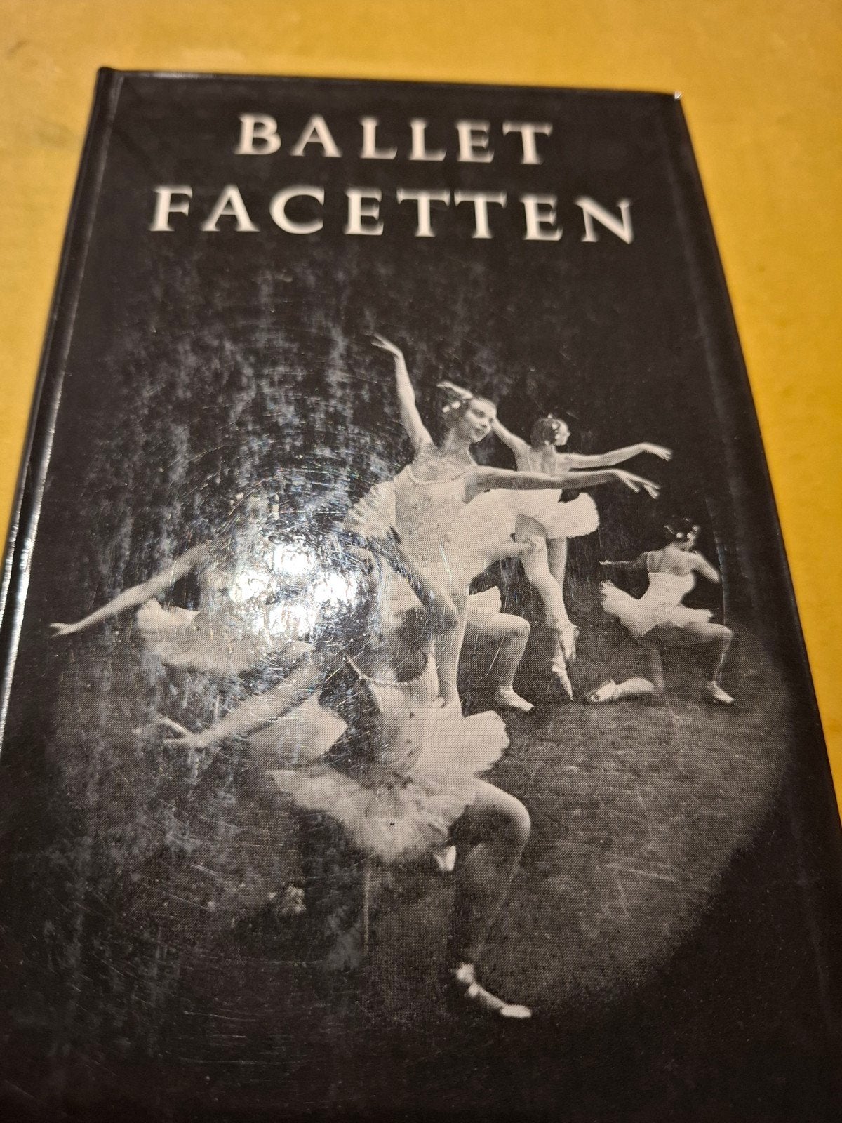 Ballet Facetten - Boek over ballet met foto's, Ophalen of Verzenden, Zo goed als nieuw, Maria Austria en Henk Jonker (foto's)
