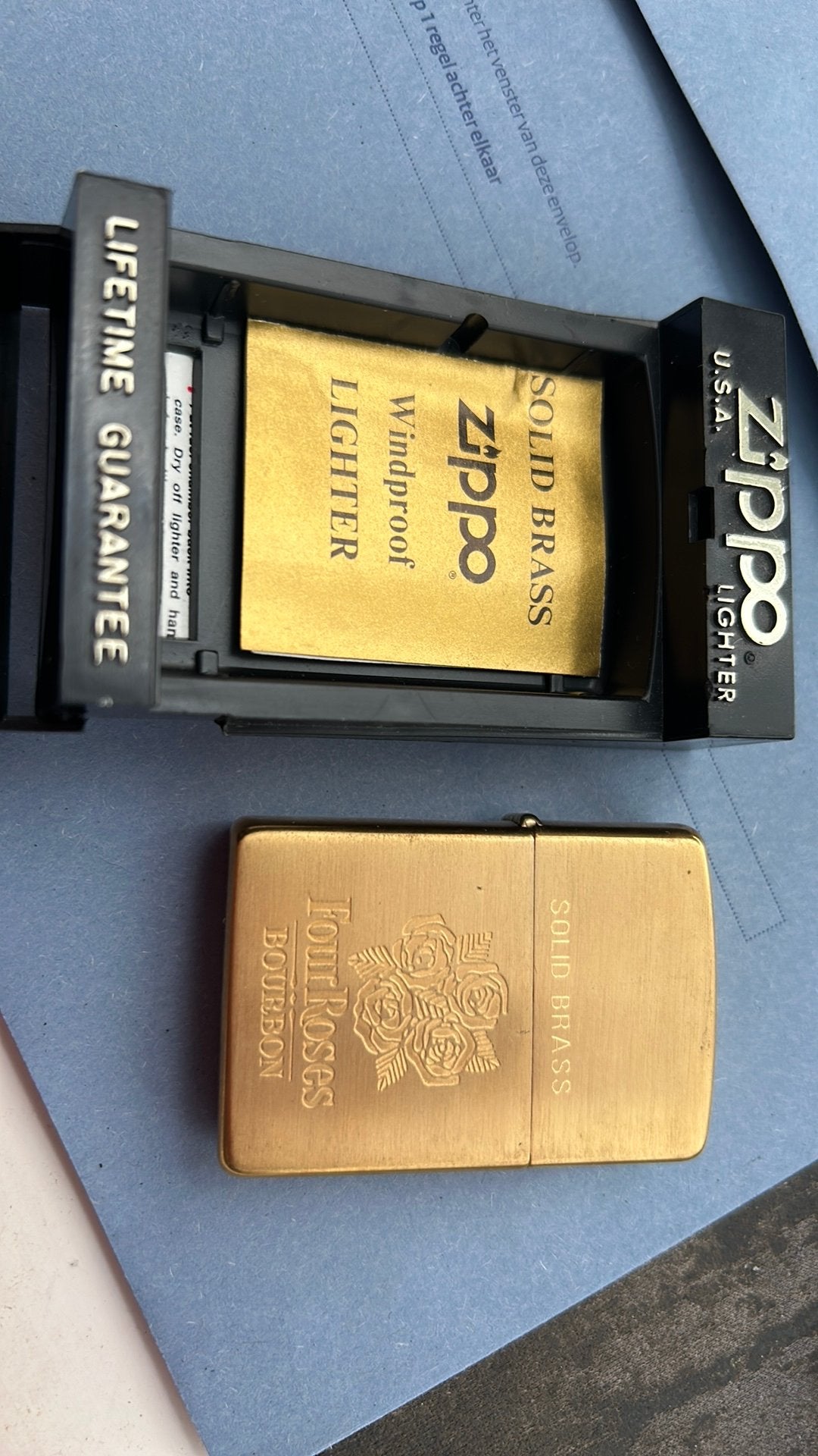 Zippo Four Roses, Ophalen of Verzenden, Nieuw, Aansteker