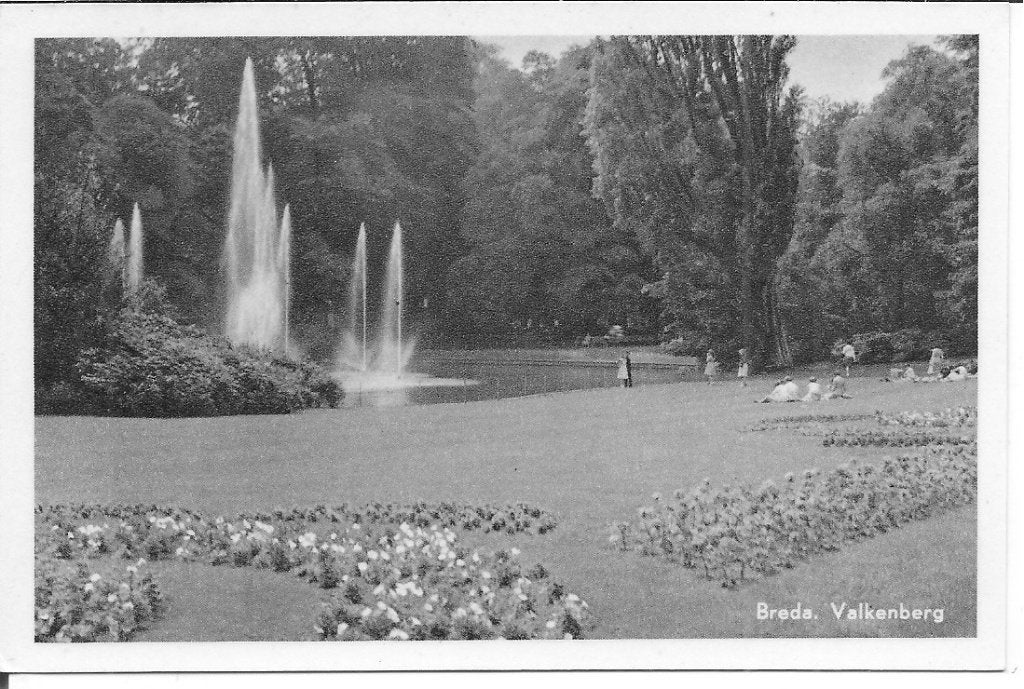 Oude ansichtkaart Breda Valkenberg - Uitgave N.V. HEMA, Verzamelen, Ophalen of Verzenden, 1940 tot 1960, Ongelopen, Noord-Brabant