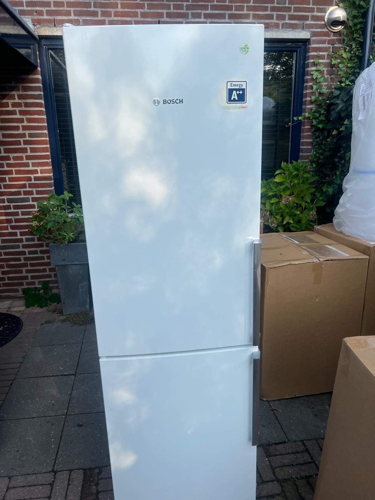 Bosch Koelkast met Vriezer - Energieklasse A, Gebruikt, 200 liter of meer, 60 cm of meer, Met aparte vriezer