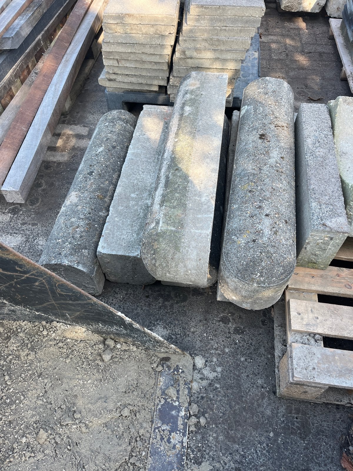 Gebruikte betonnen  stootranden/ varkensruggen 6 stuks, Ophalen, Overige materialen, Gebruikt, Overige typen