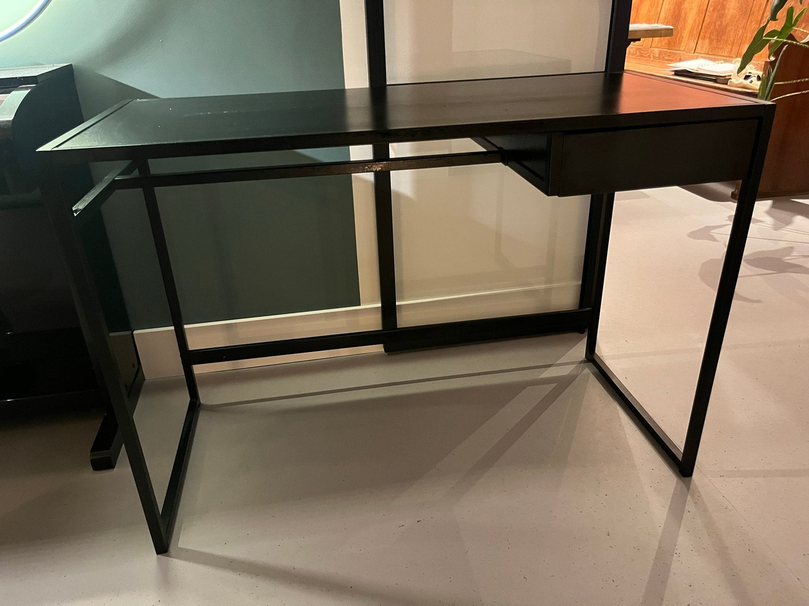 Zwart side table met lade - Modern en functioneel, Ophalen, Zwart, Gebruikt, Computerbureau